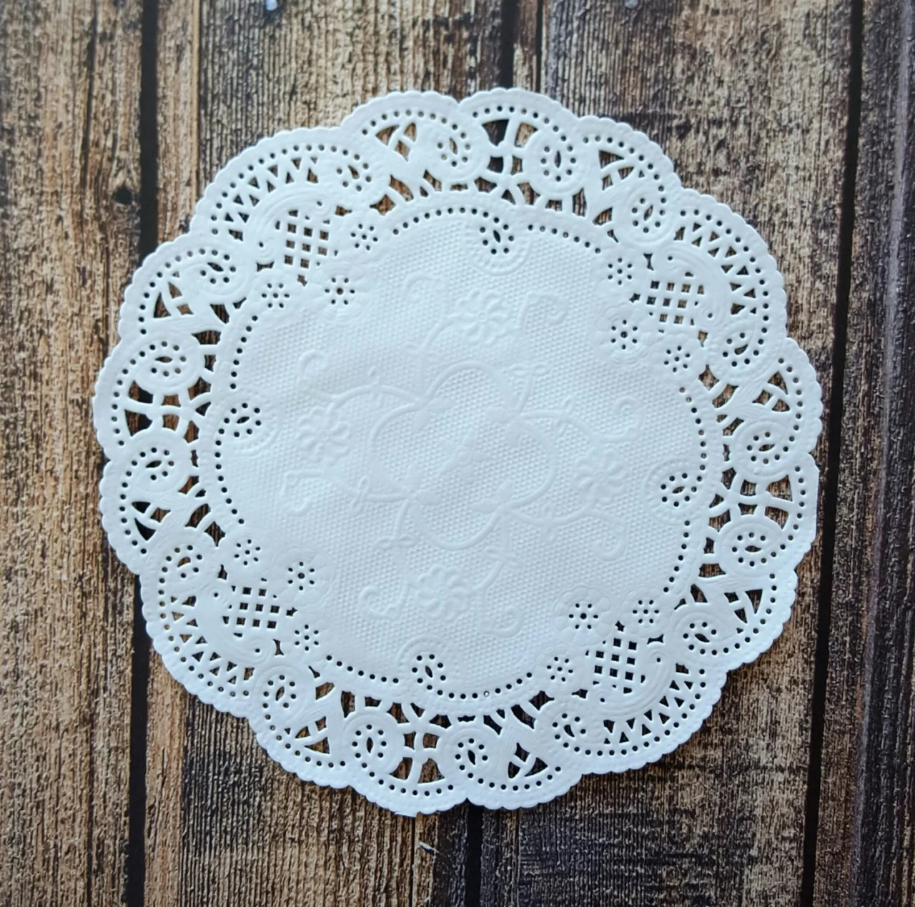ROUND DOILIES 7.5" PUTIH