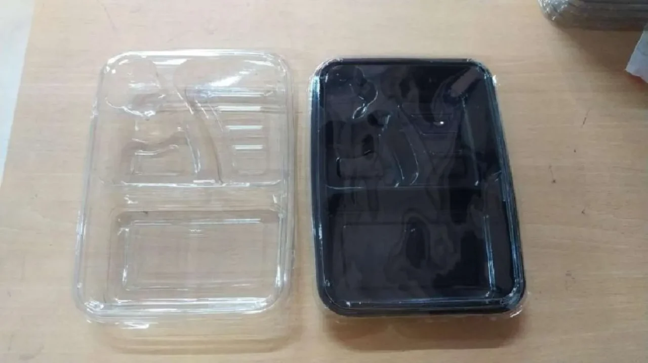 Bento Sekat 4 Warna Hitam